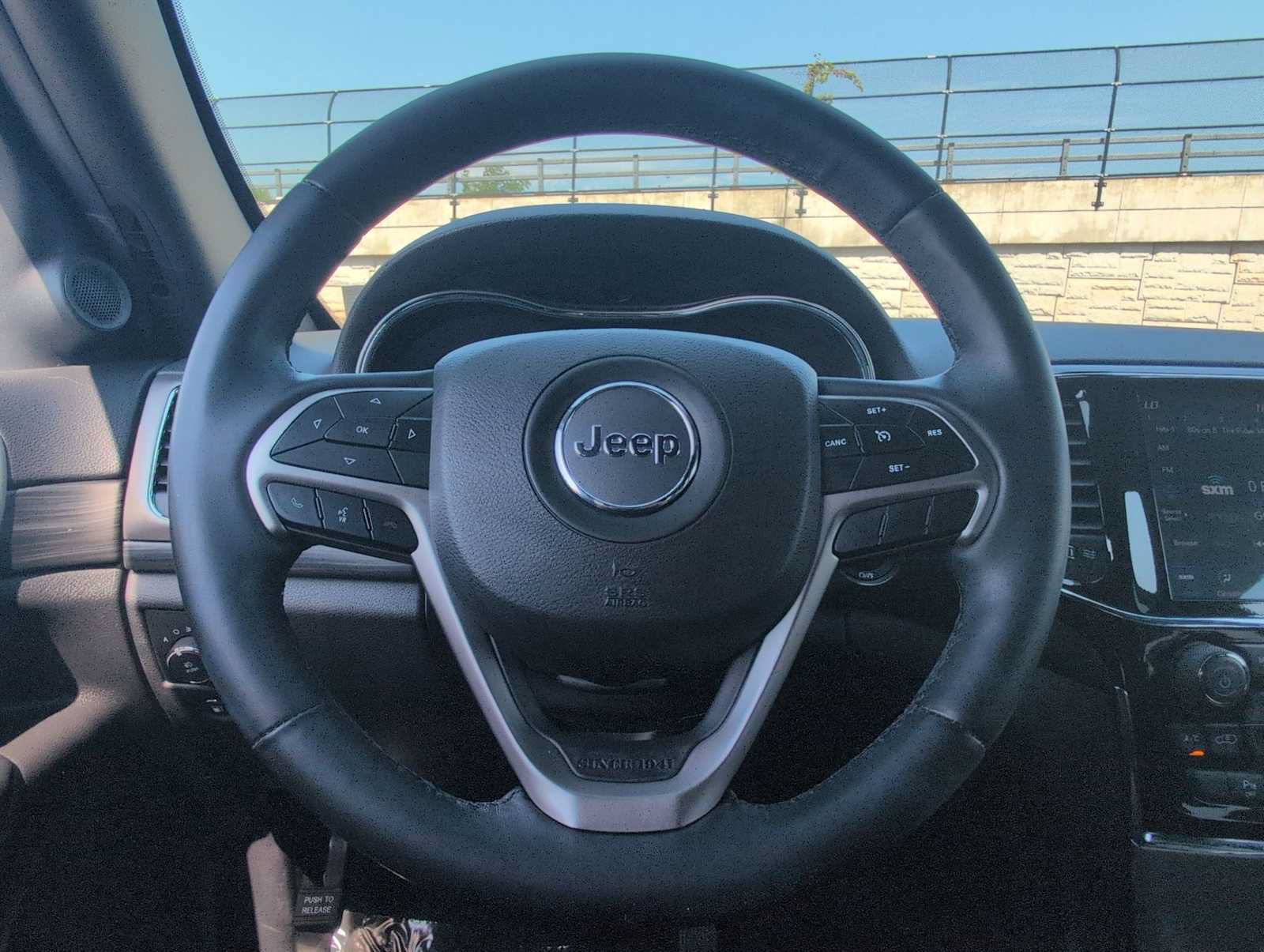 Used 2022 Jeep Grand Cherokee Laredo X AWD/4WD image 22