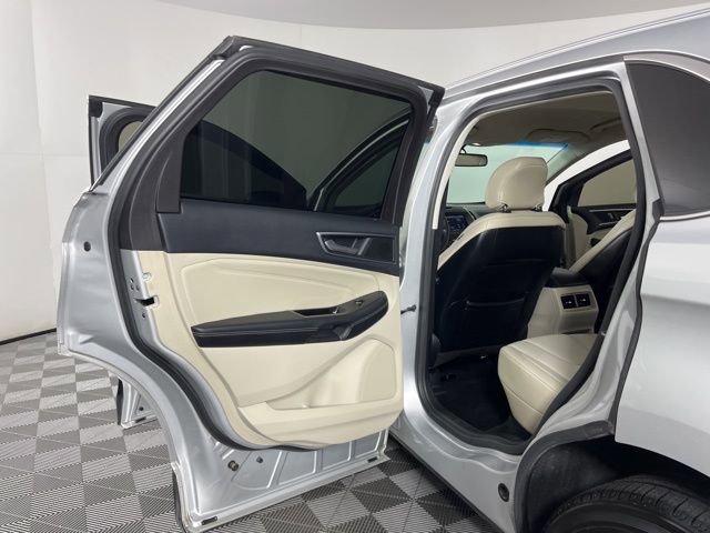Used 2015 Ford Edge Titanium image 43