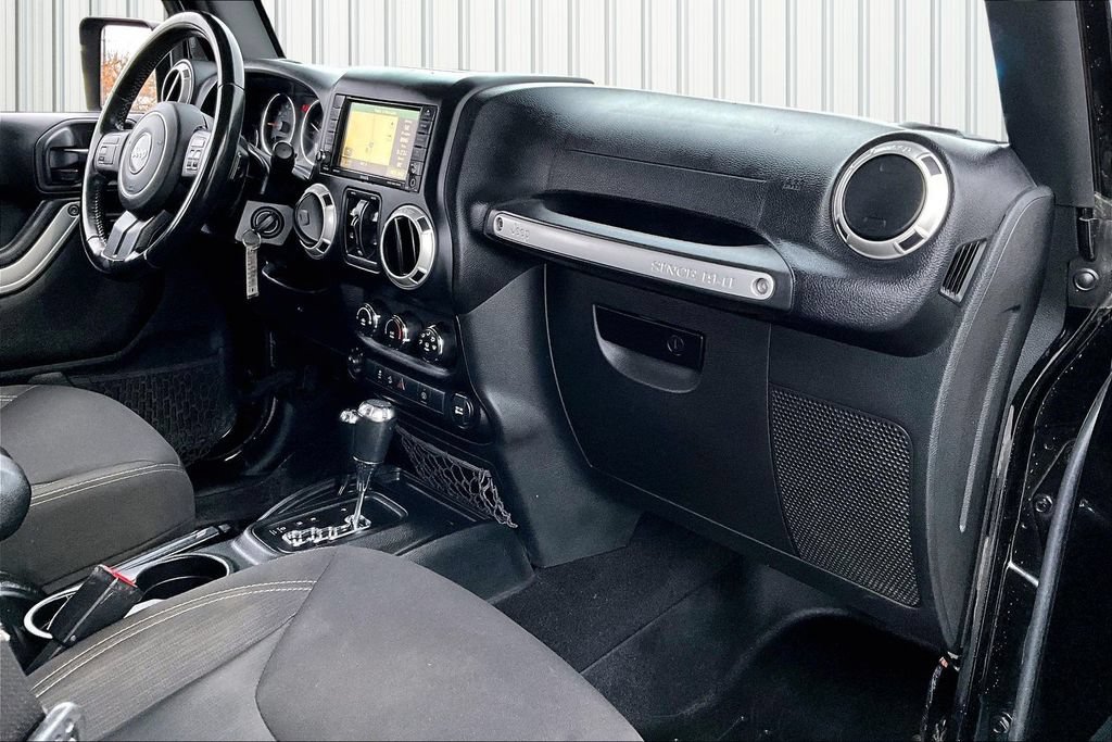 Used 2017 Jeep Wrangler Unlimited Sahara AWD/4WD image 24