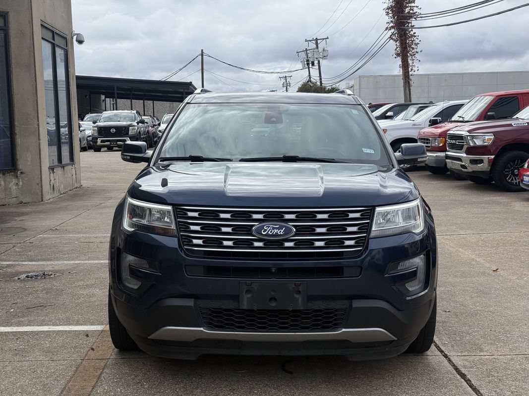 Used 2017 Ford Explorer Limited w/ Equipment Group 301A FWD image 2