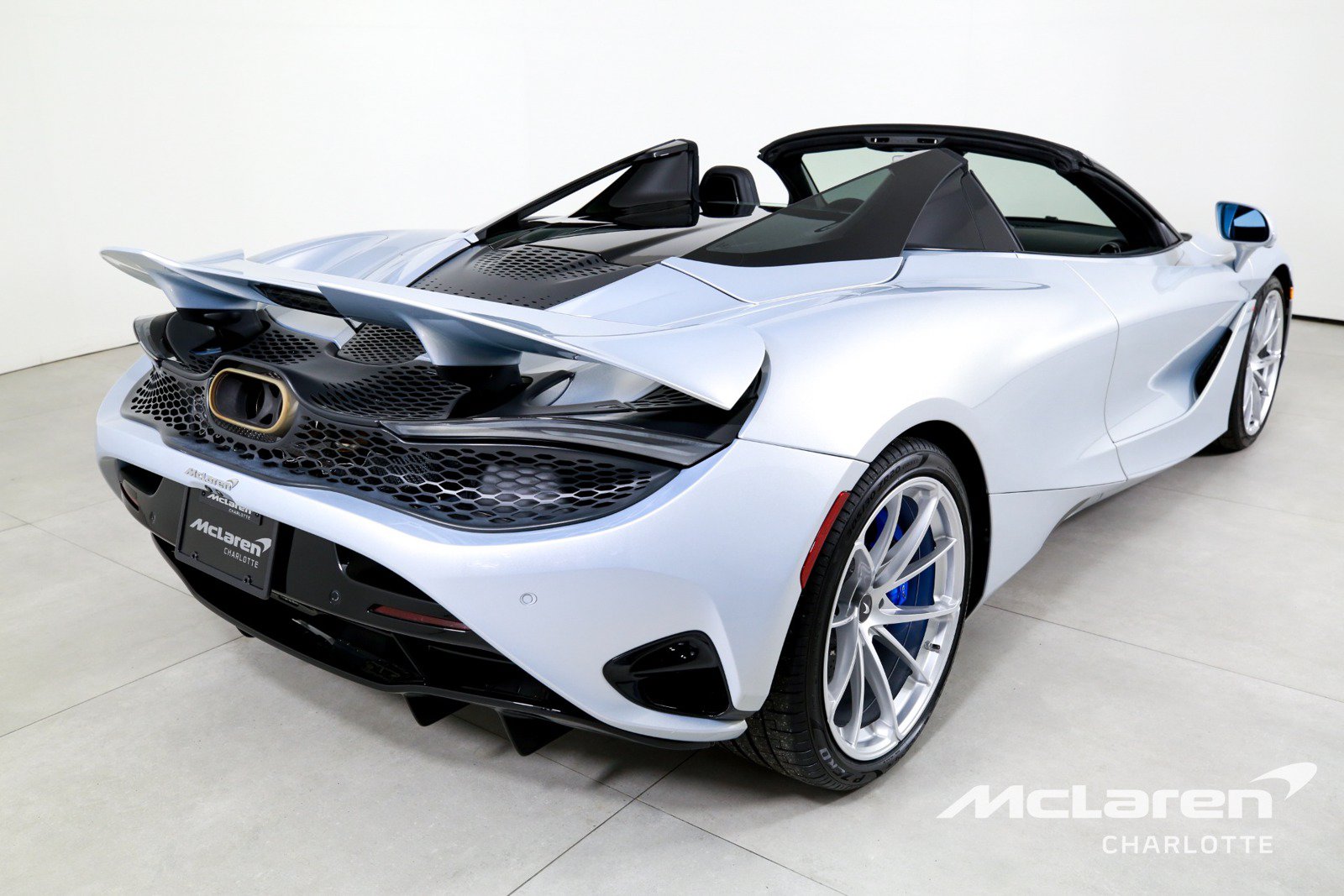 Used 2026 McLaren 750S Spider RWD image 10