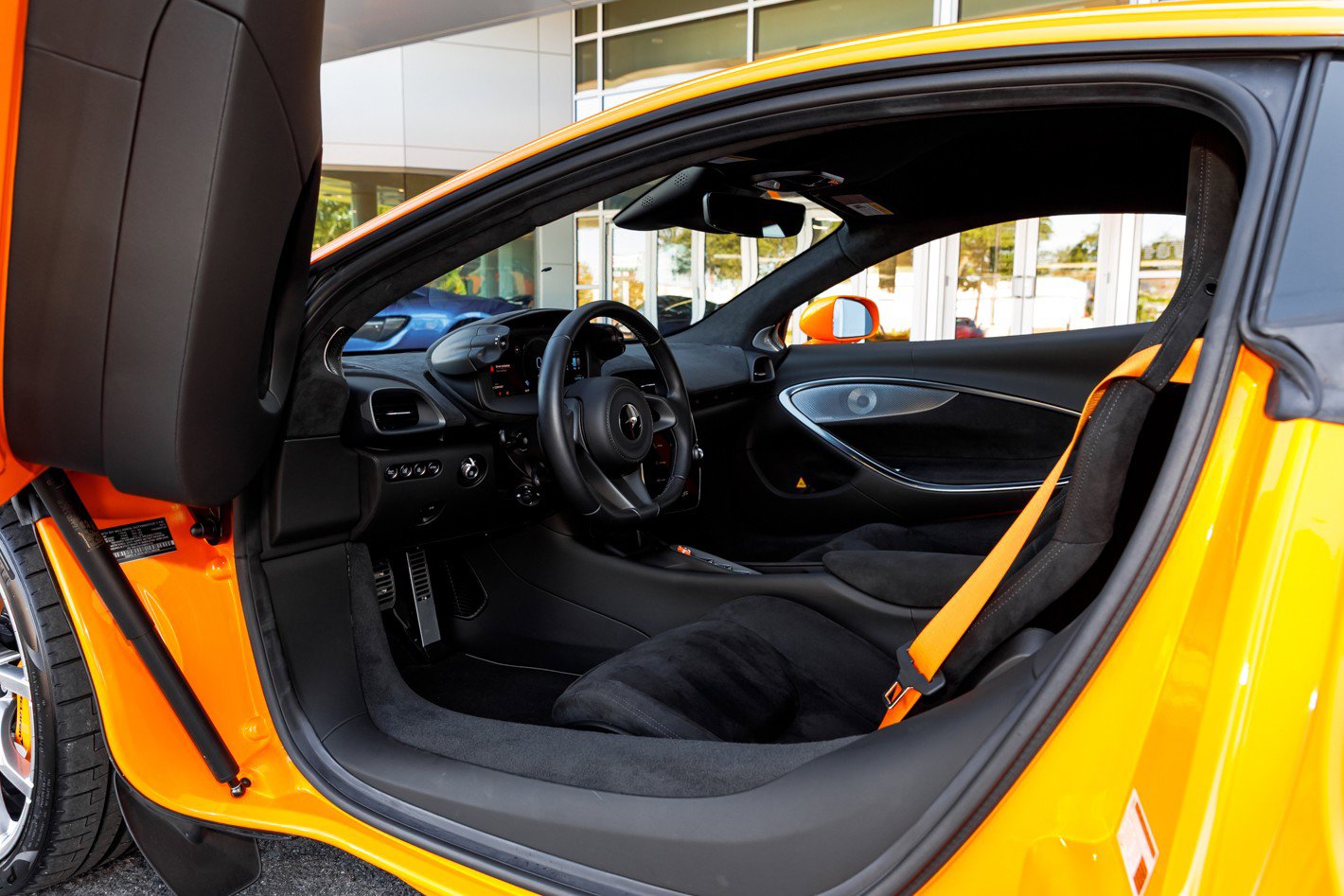 Used 2025 McLaren Artura image 34