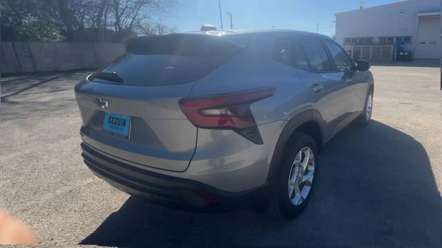 Certified 2025 Chevrolet Trax LS w/ LS Convenience Package image 8