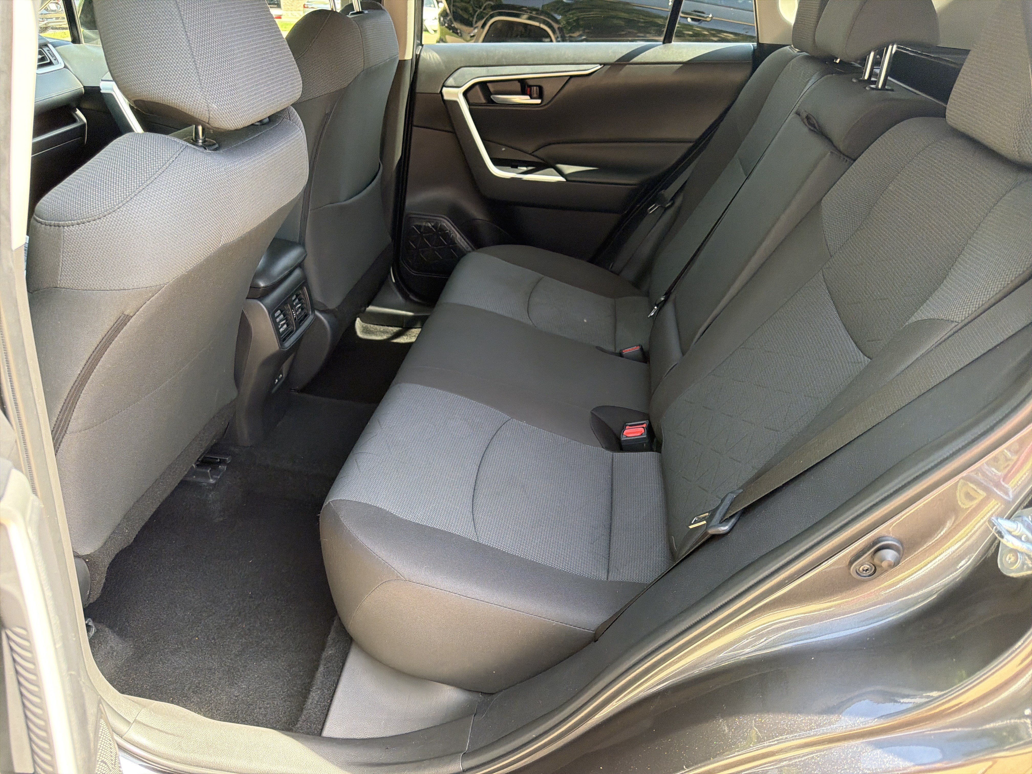 Used 2025 Toyota RAV4 XLE FWD image 20