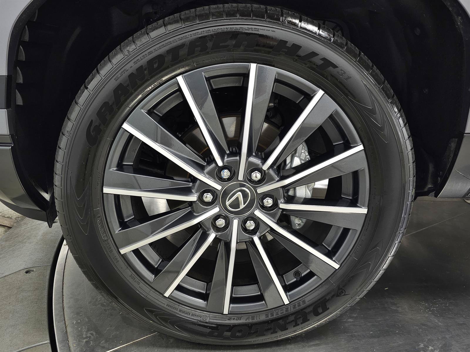 Certified 2025 Lexus GX 550 w/ Cold Area Package AWD/4WD image 15