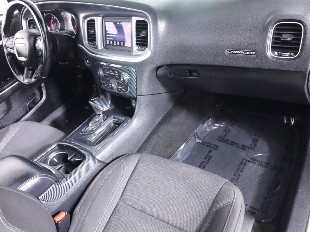 Used 2019 Dodge Charger SXT RWD image 35