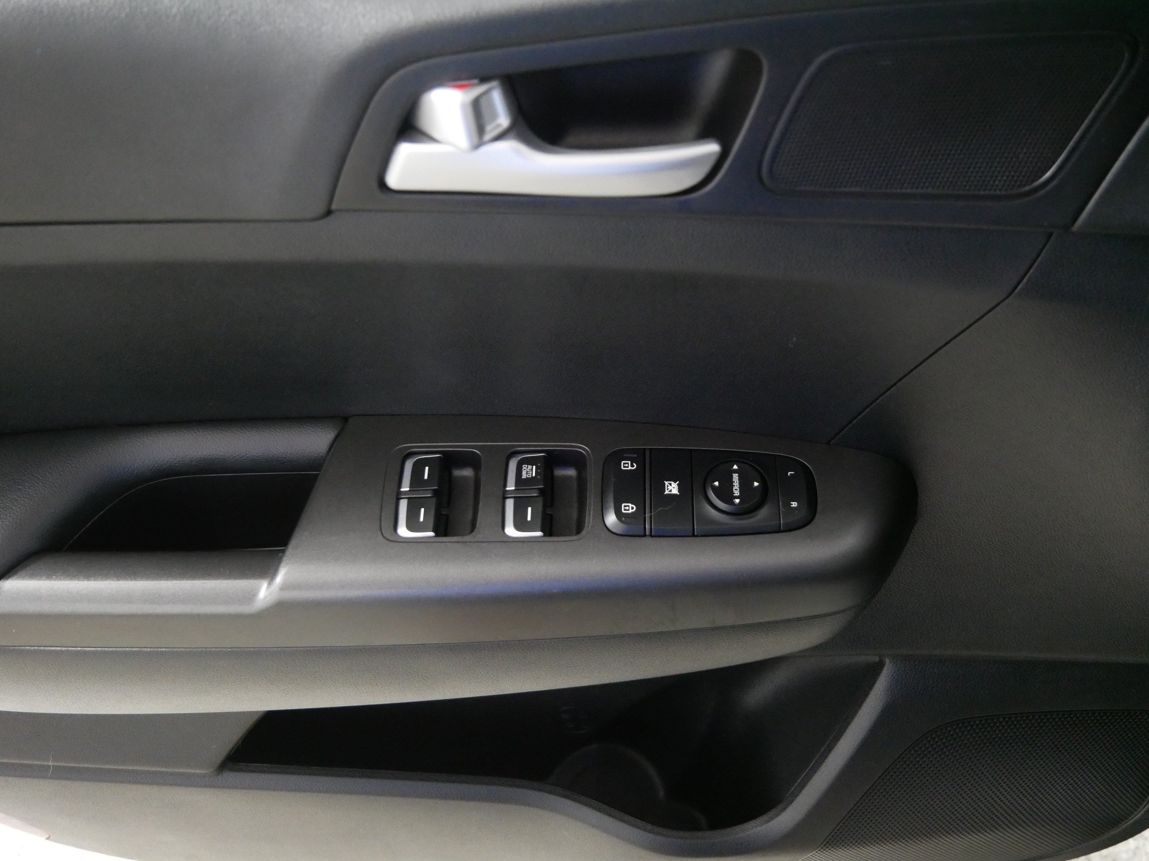 Used 2020 Kia Sportage LX FWD image 19