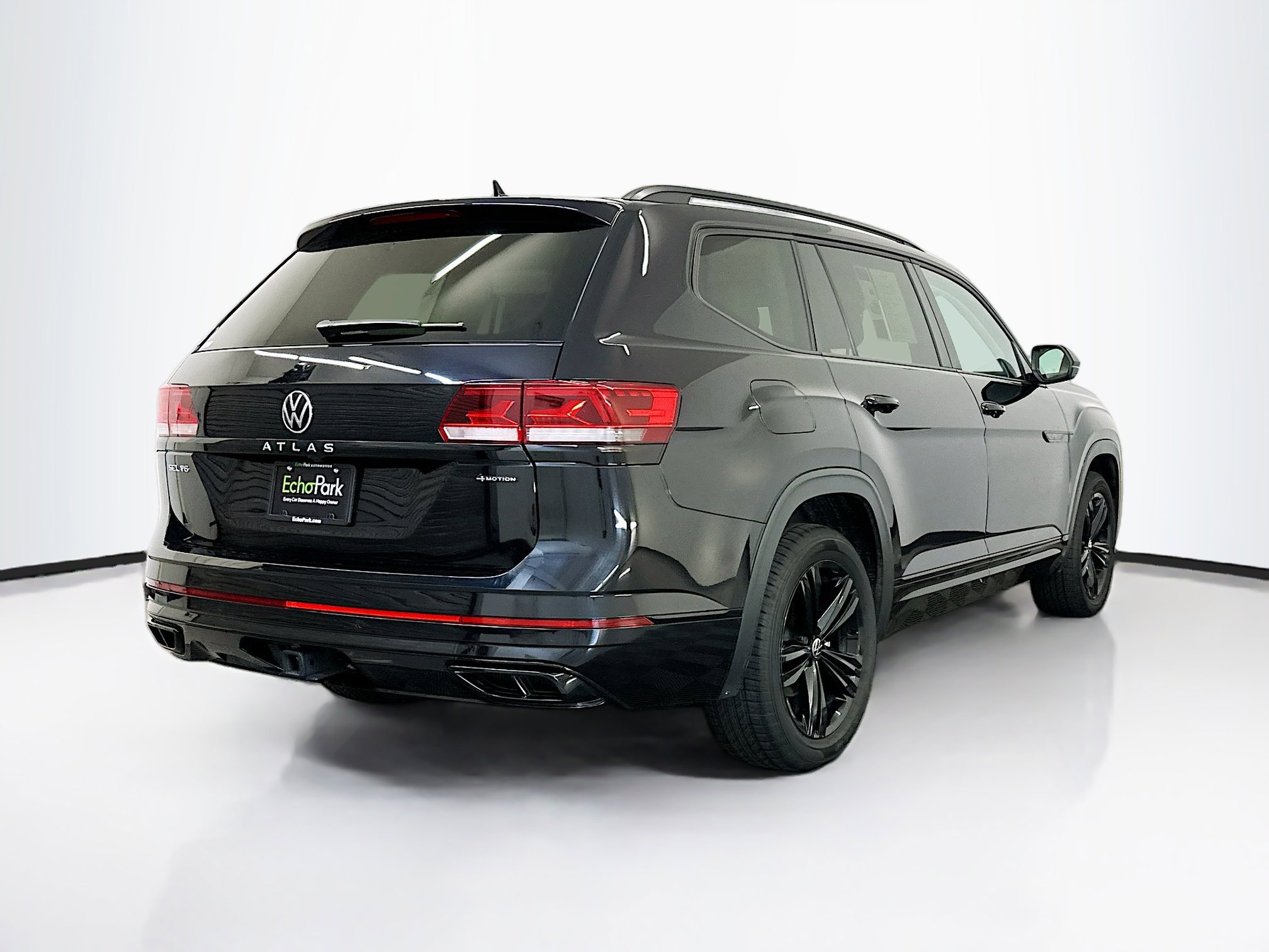 Used 2023 Volkswagen Atlas SEL R-Line image 9