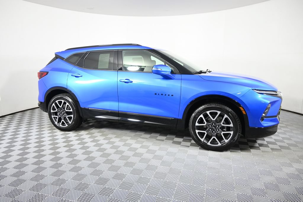 Used 2025 Chevrolet Blazer RS w/ Enhanced Convenience Package AWD/4WD image 8