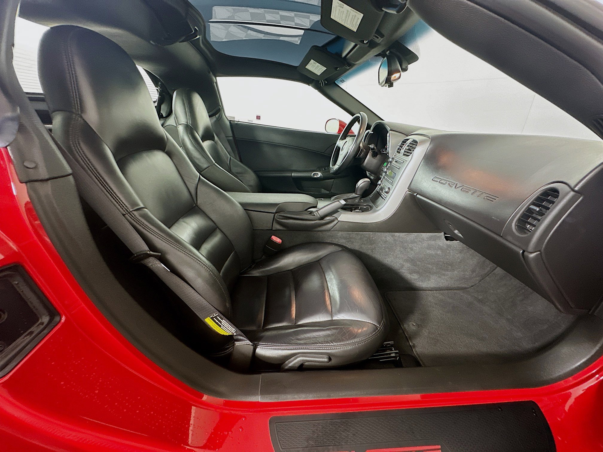 Used 2006 Chevrolet Corvette Coupe image 25