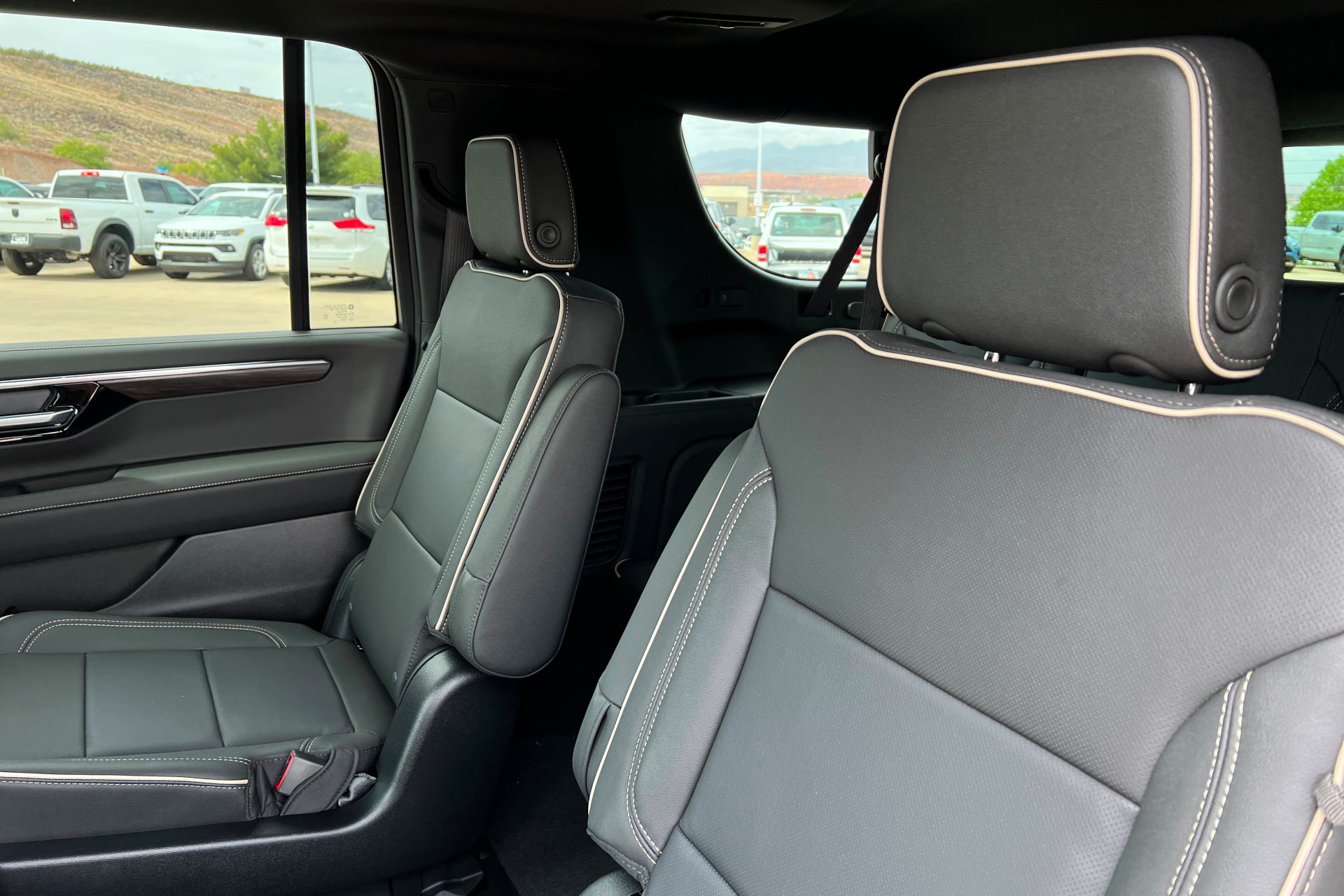 New 2026 Chevrolet Suburban Premier AWD/4WD image 21
