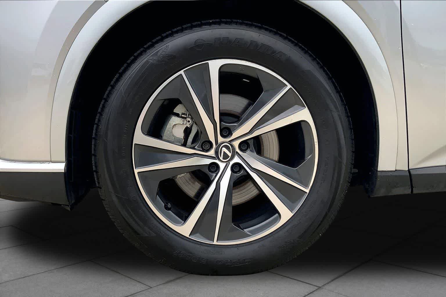 Used 2024 Lexus RX 350 FWD w/ Technology Package image 11