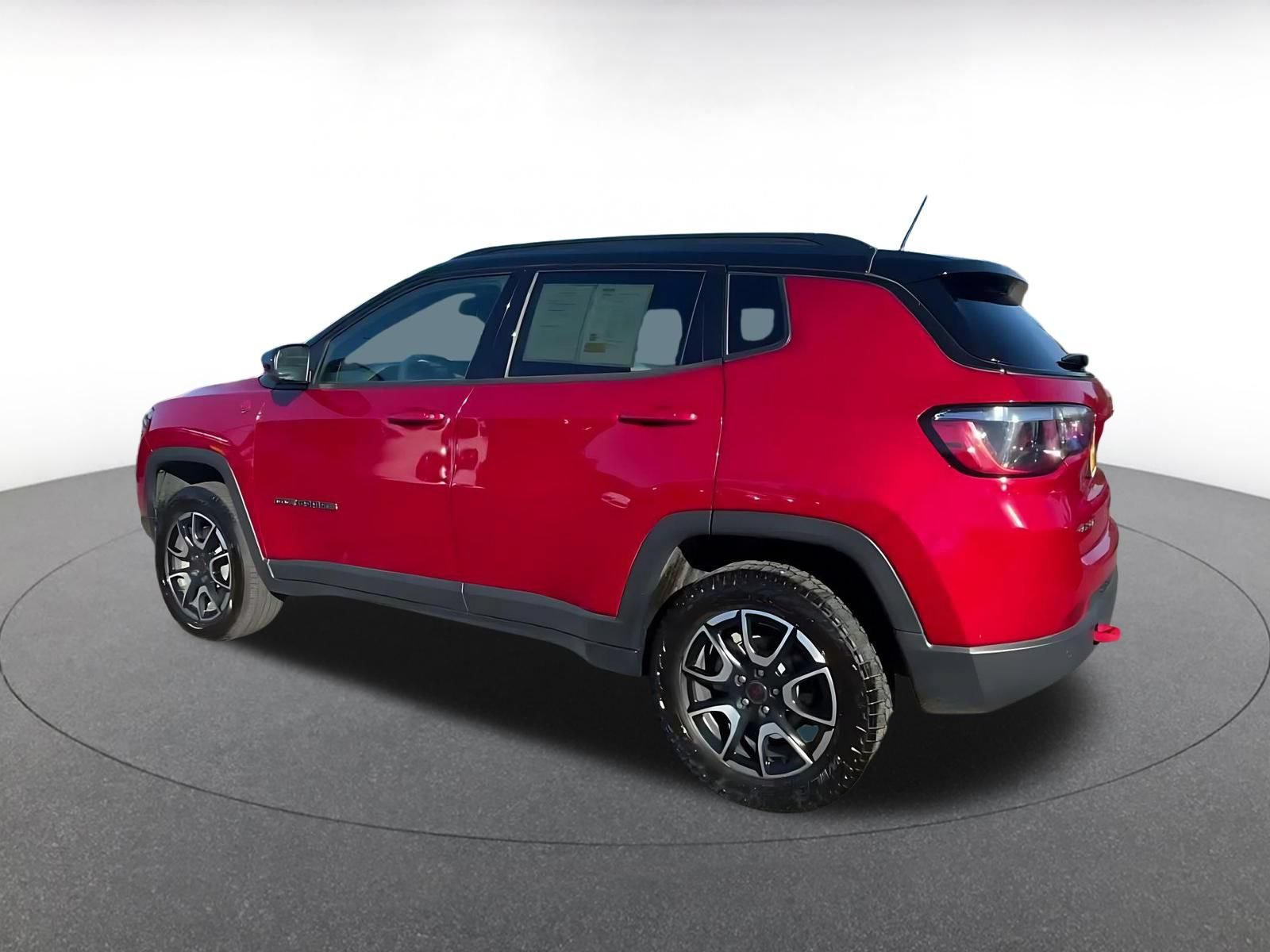 Used 2025 Jeep Compass Trailhawk AWD/4WD image 9