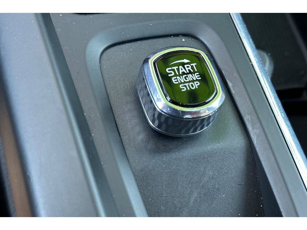 Used 2018 Volvo XC60 T5 Momentum image 24