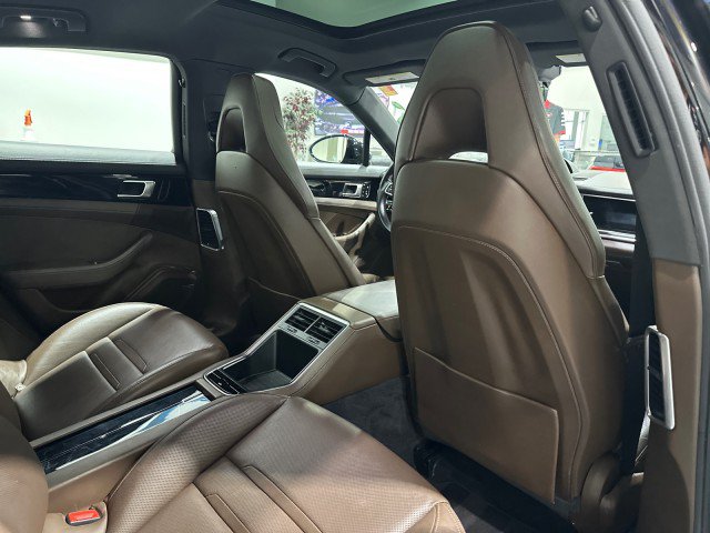 Used 2018 Porsche Panamera 4 AWD/4WD image 36