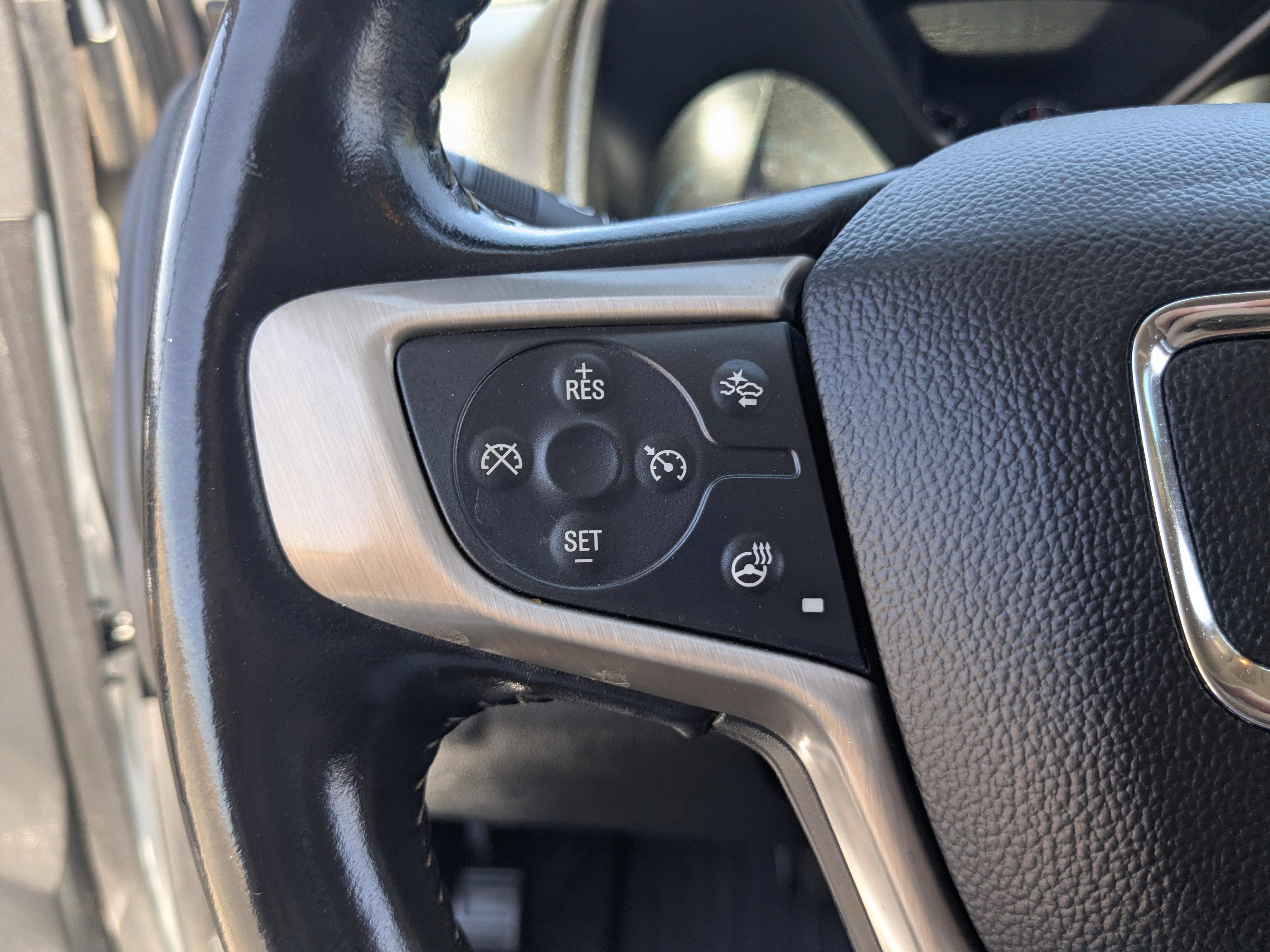 Used 2018 GMC Canyon Denali RWD image 30