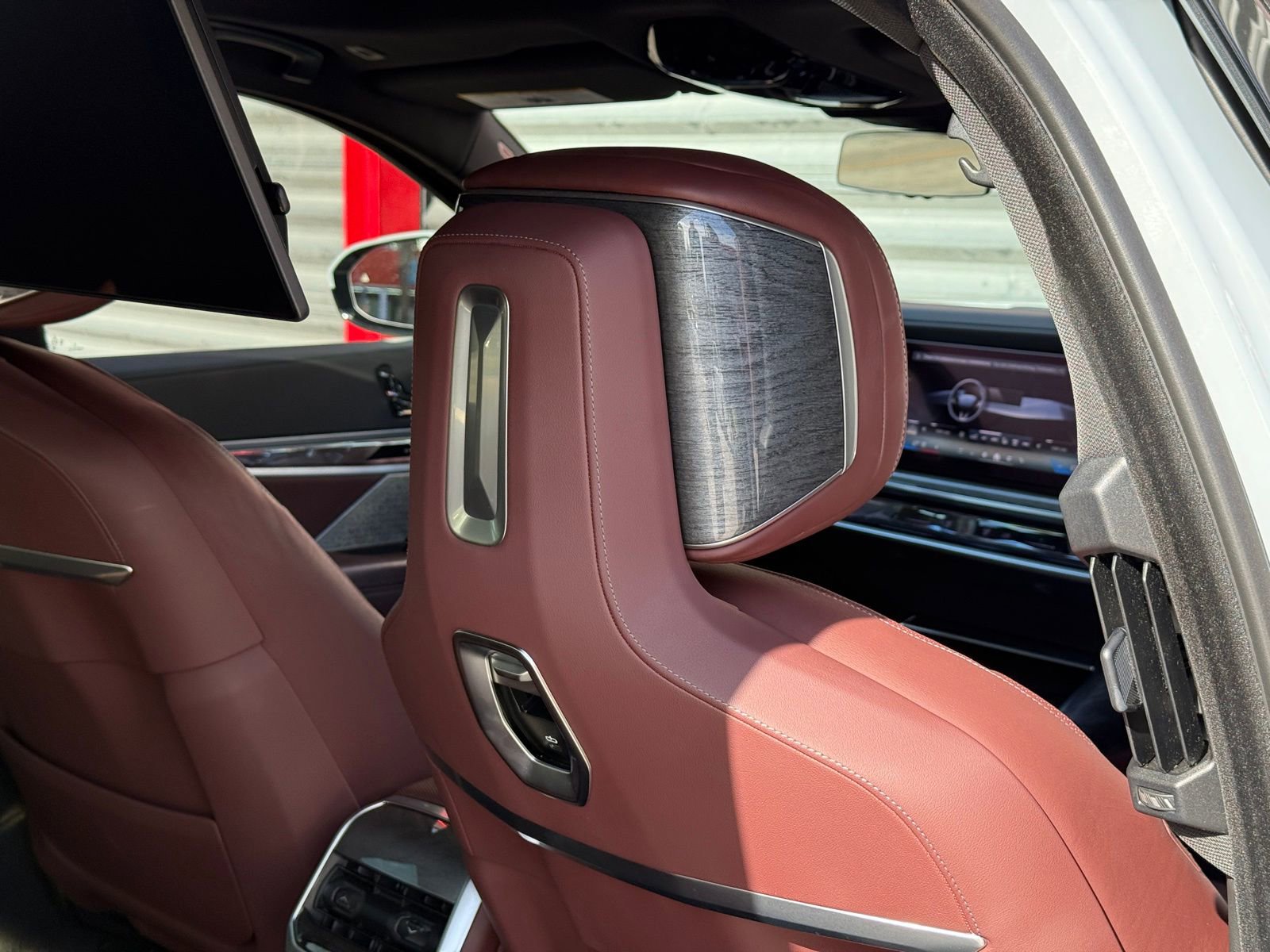 Used 2023 BMW 760i xDrive image 35