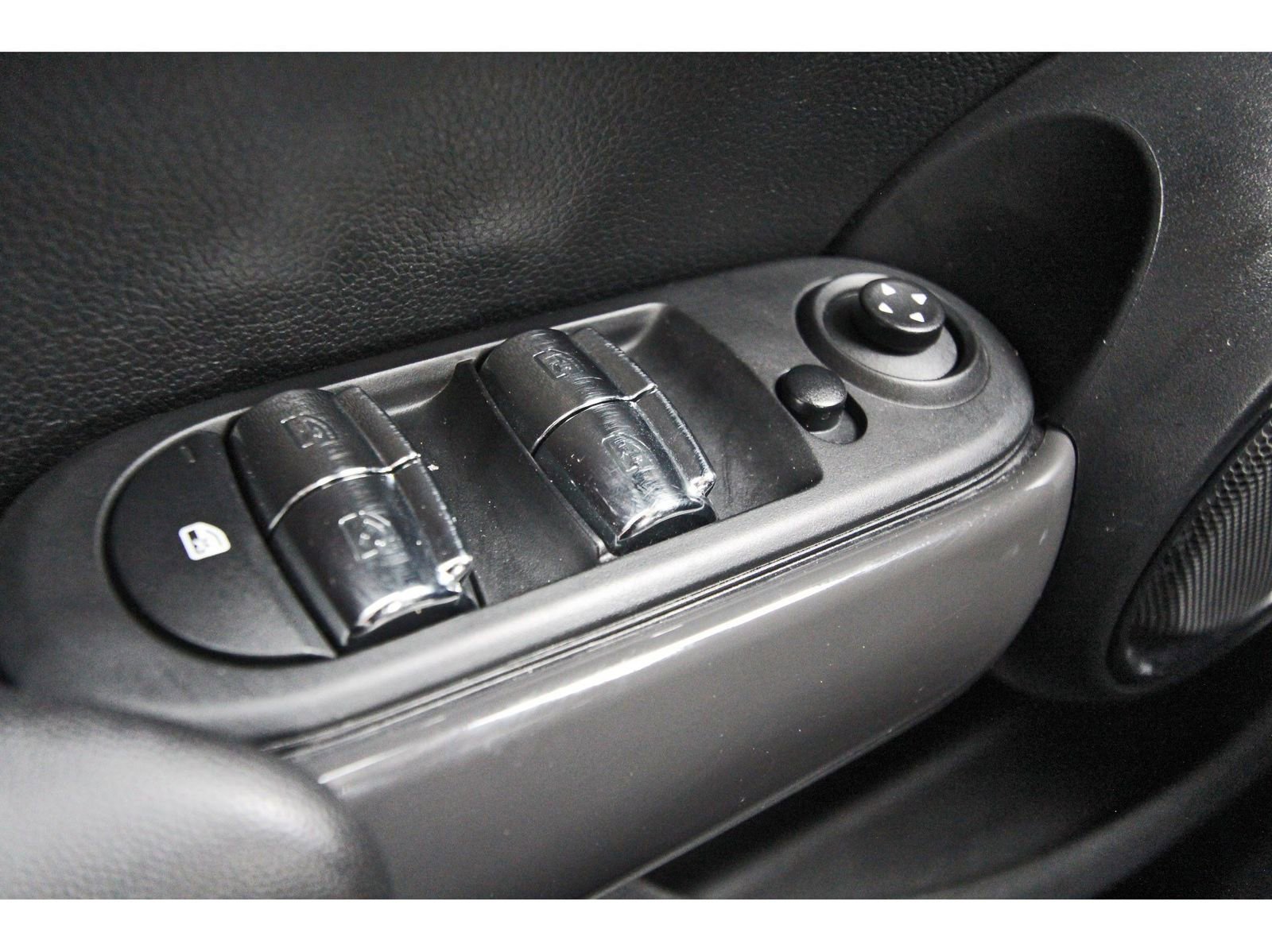 Used 2017 MINI Cooper 4-Door Hardtop image 21