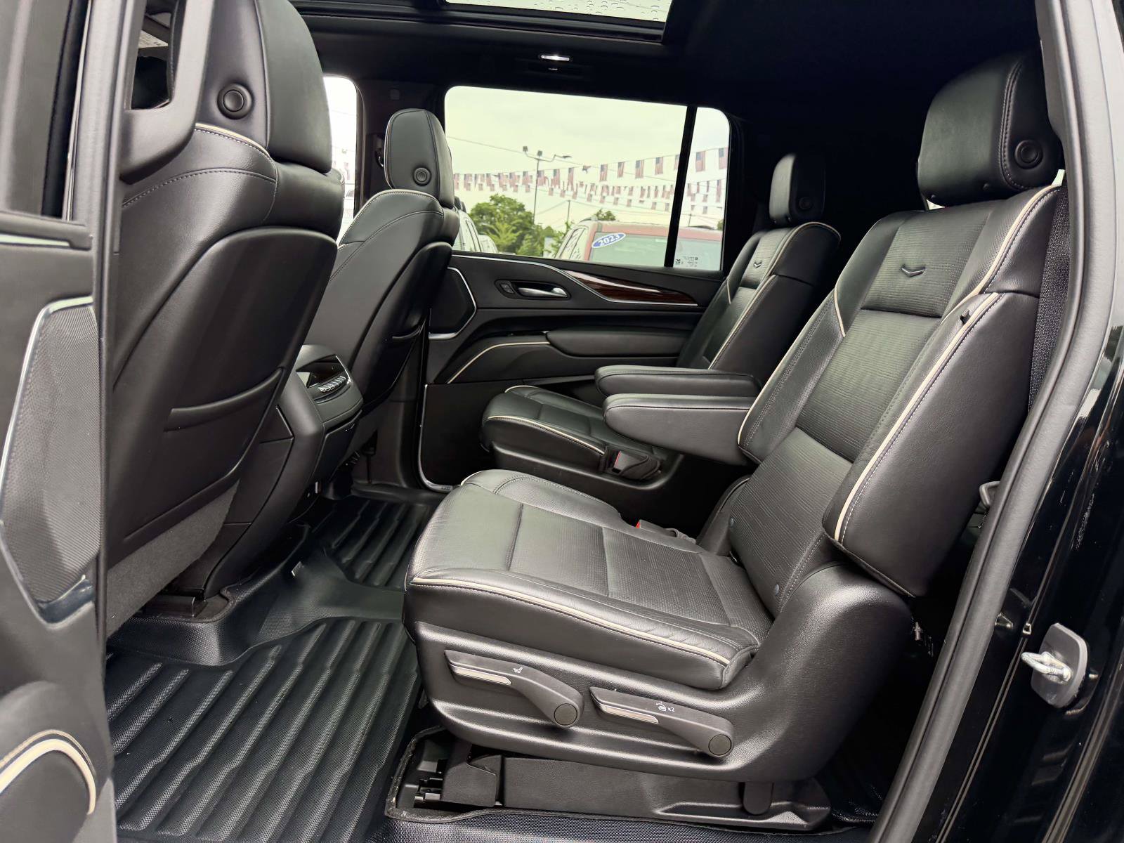 Used 2022 Cadillac Escalade ESV Premium Luxury AWD/4WD image 14