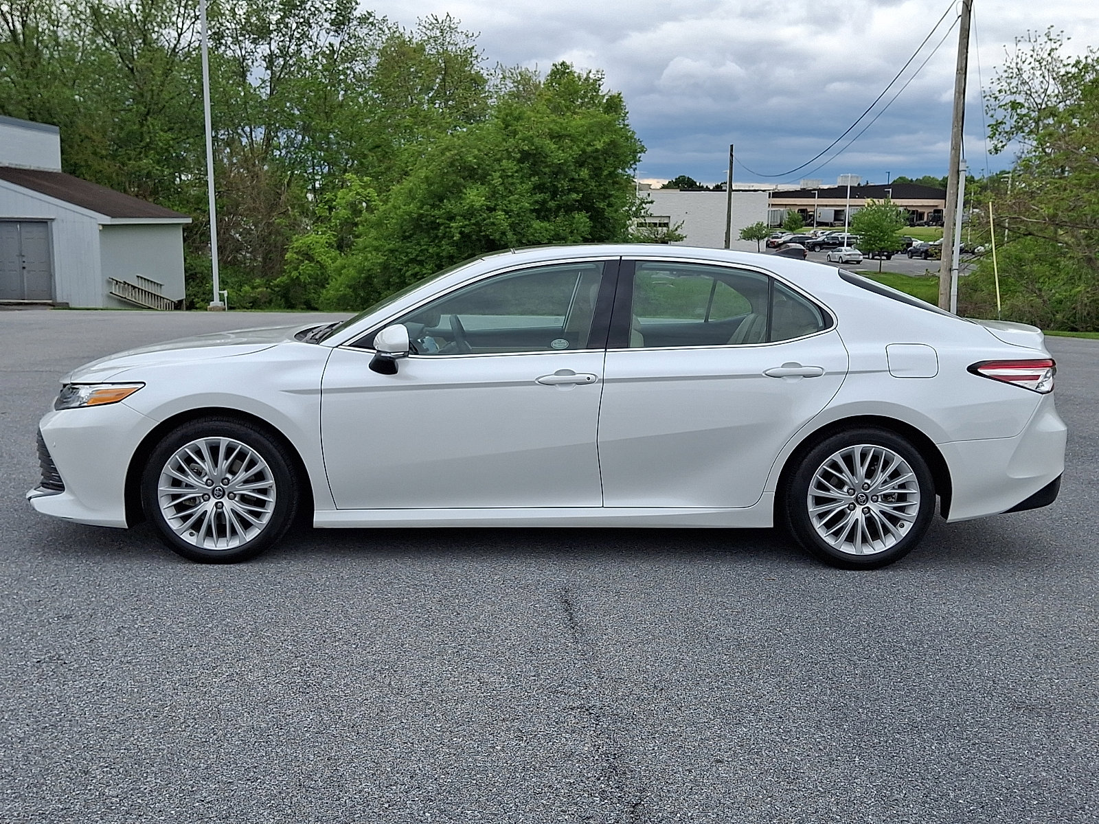 Used 2019 Toyota Camry XLE w/ Driver Assist Package FWD image 4