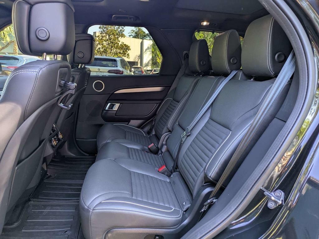 Used 2024 Land Rover Discovery Dynamic SE AWD/4WD image 14