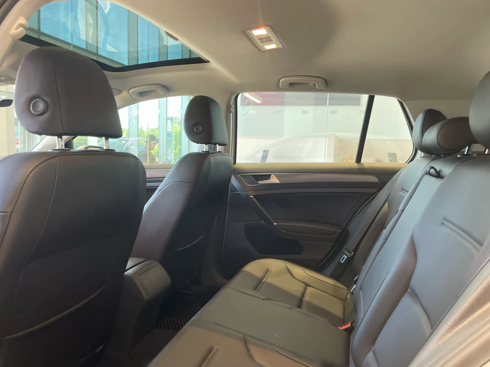 Used 2021 Volkswagen Golf 4-Door FWD image 20