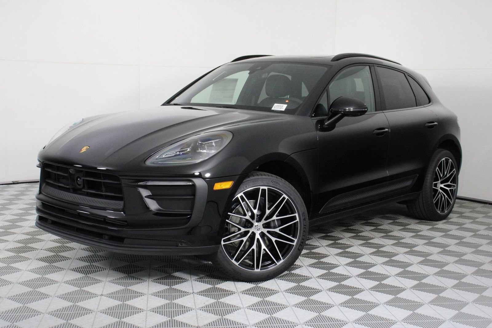 New 2026 Porsche Macan AWD/4WD image 1