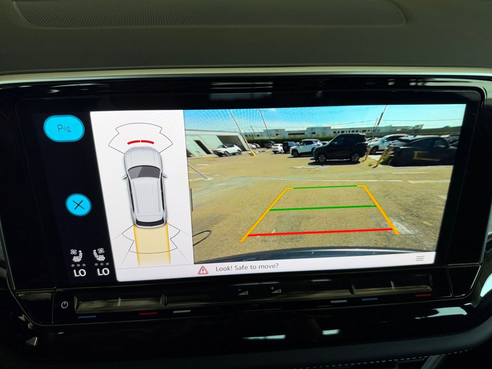 Used 2025 Volkswagen Atlas Cross Sport SE image 17