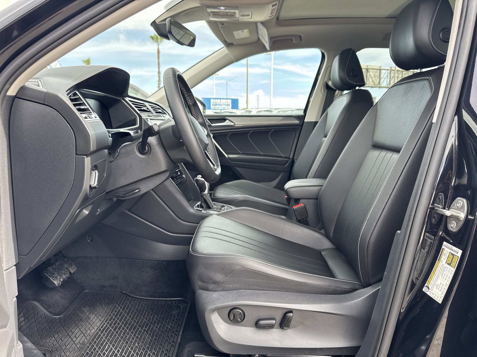 Certified 2023 Volkswagen Tiguan SE w/ Panoramic Sunroof Package image 22