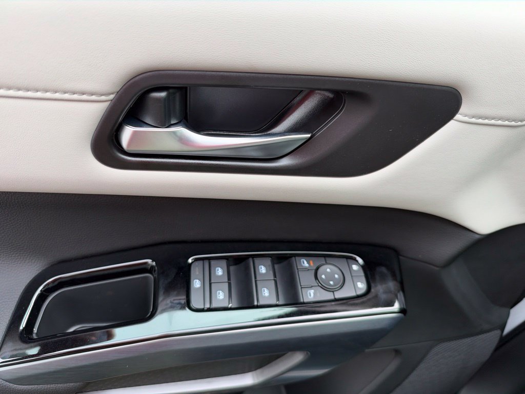 New 2026 Nissan Pathfinder SL FWD image 8