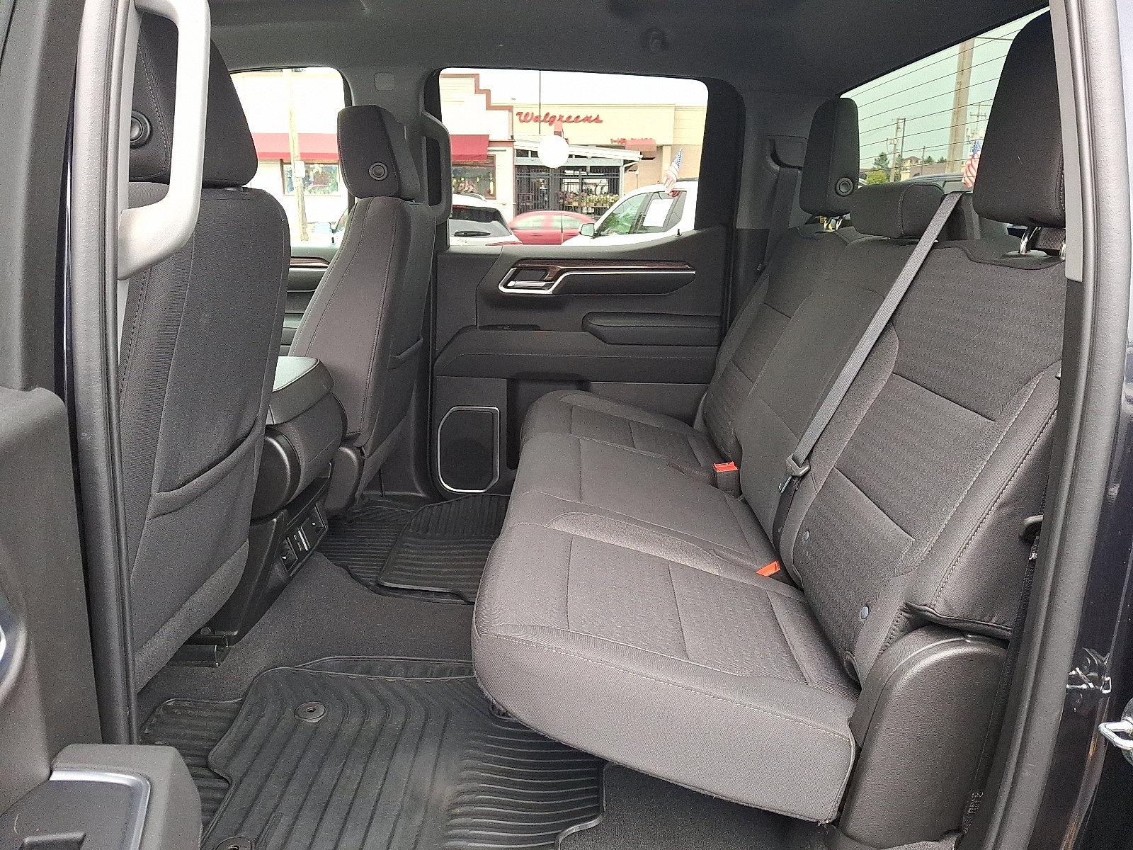 Used 2022 Chevrolet Silverado 1500 LT AWD/4WD image 10