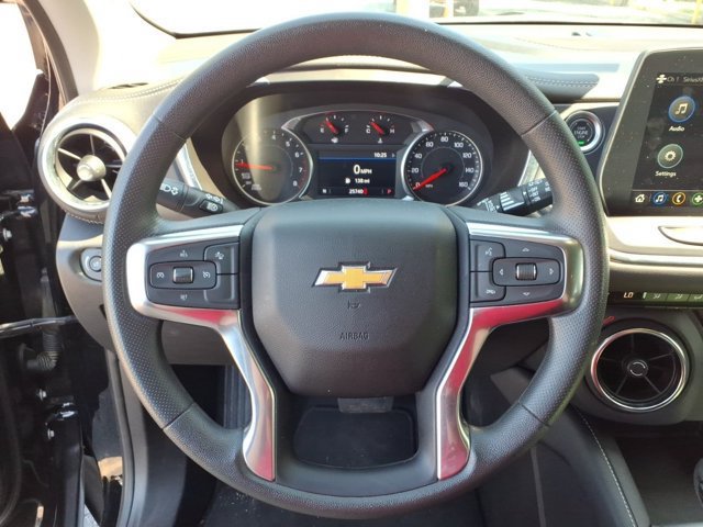Used 2025 Chevrolet Blazer LT FWD image 23