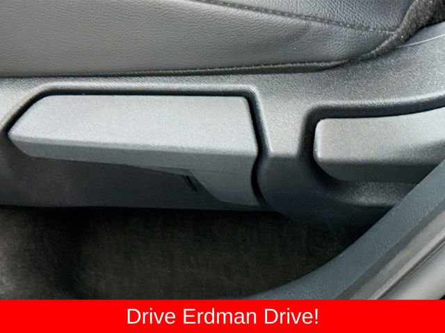 Used 2025 Nissan Kicks SR AWD/4WD image 12
