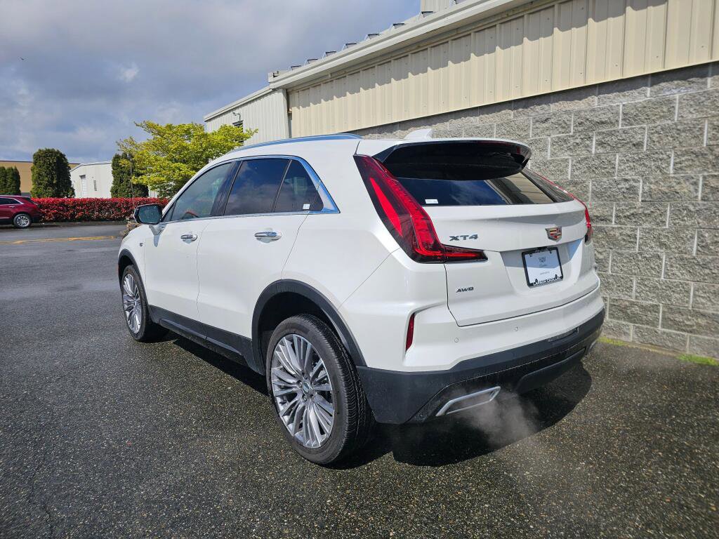 Used 2024 Cadillac XT4 Premium Luxury image 4