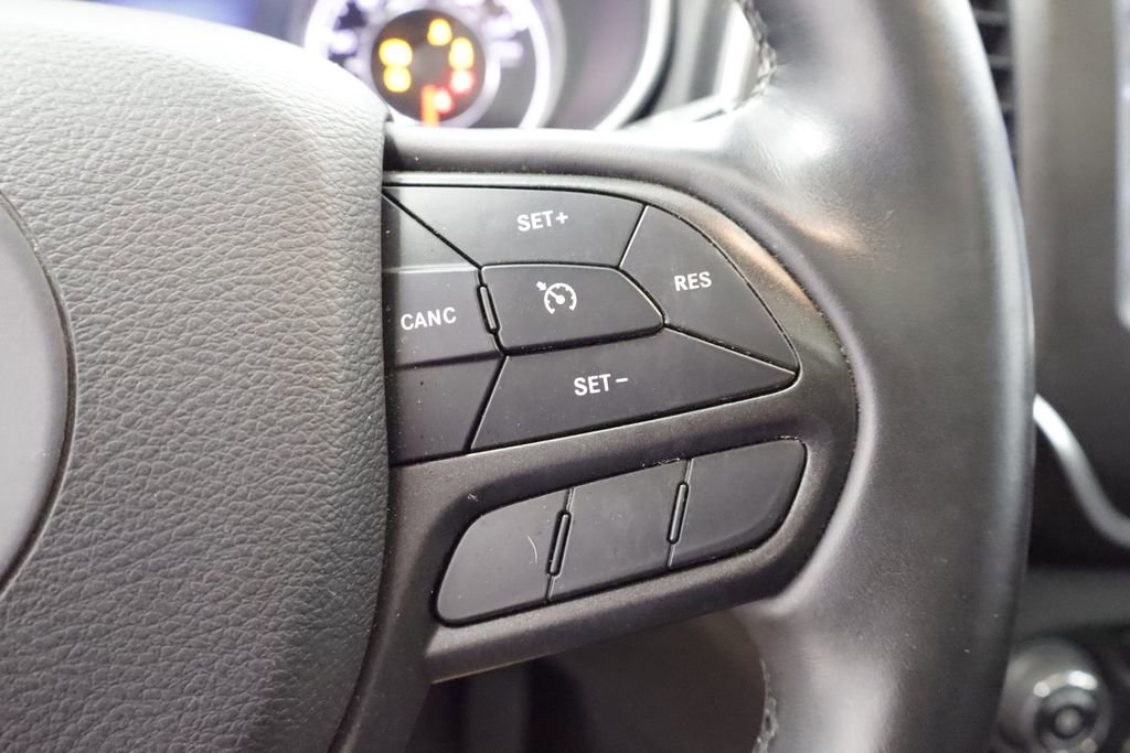 Used 2019 Jeep Cherokee Trailhawk w/ Comfort & Convenience Group AWD/4WD image 28