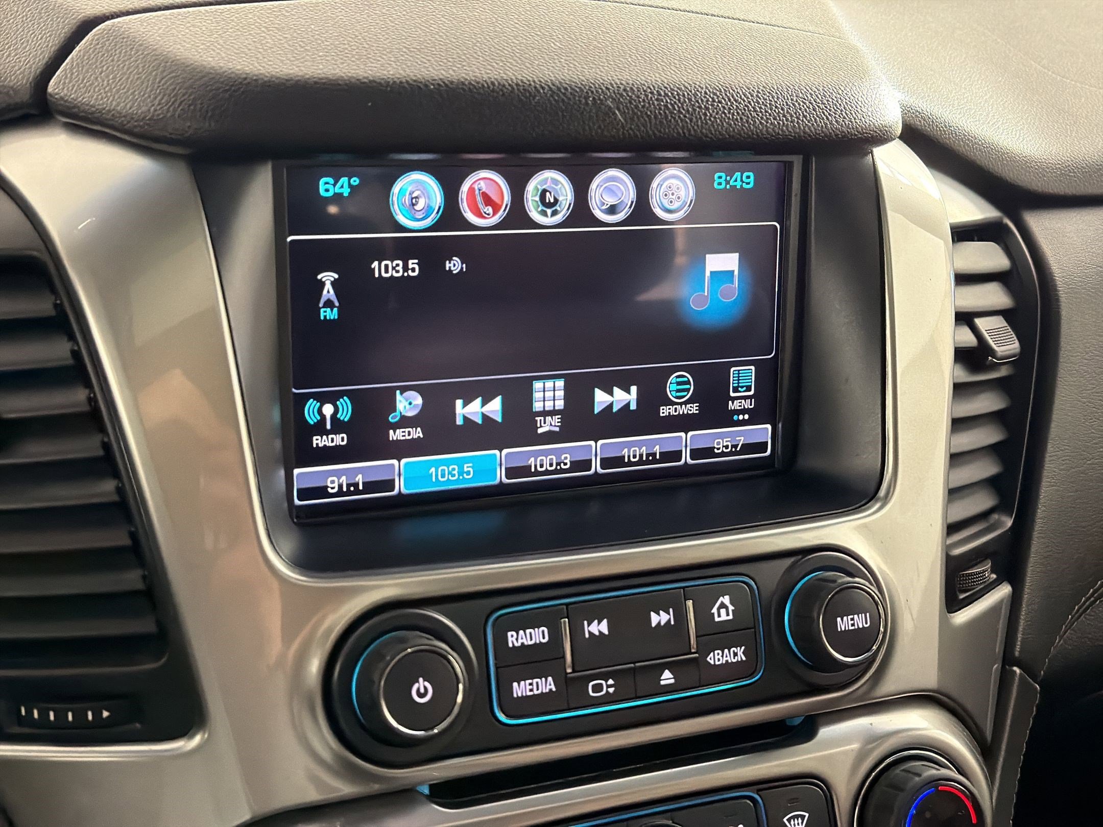 Used 2019 Chevrolet Suburban Premier w/ Premier Plus Edition AWD/4WD image 23