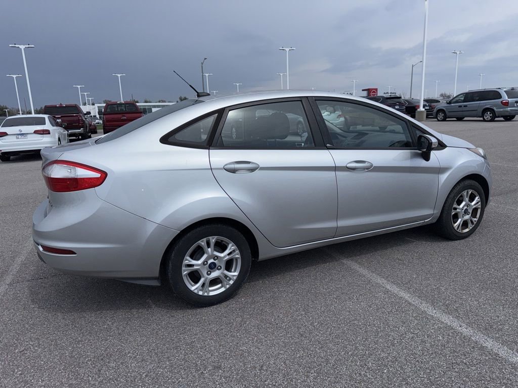 Used 2015 Ford Fiesta SE image 3