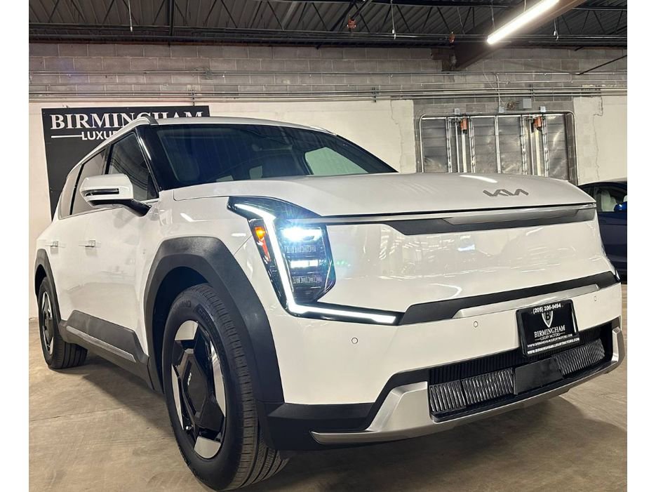 Used 2025 Kia EV9 Wind image 7