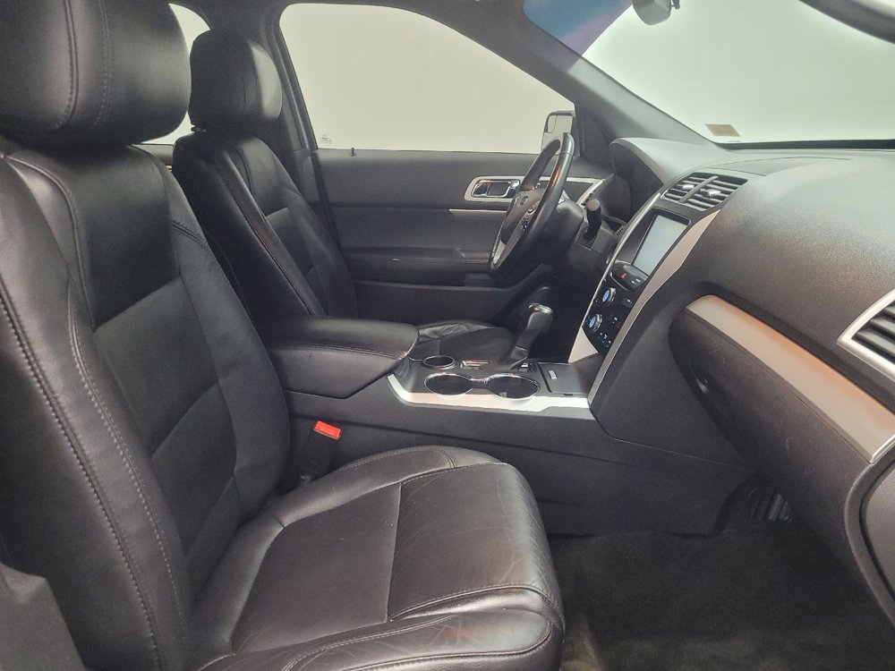 Used 2015 Ford Explorer XLT w/ Equipment Group 202B FWD image 21