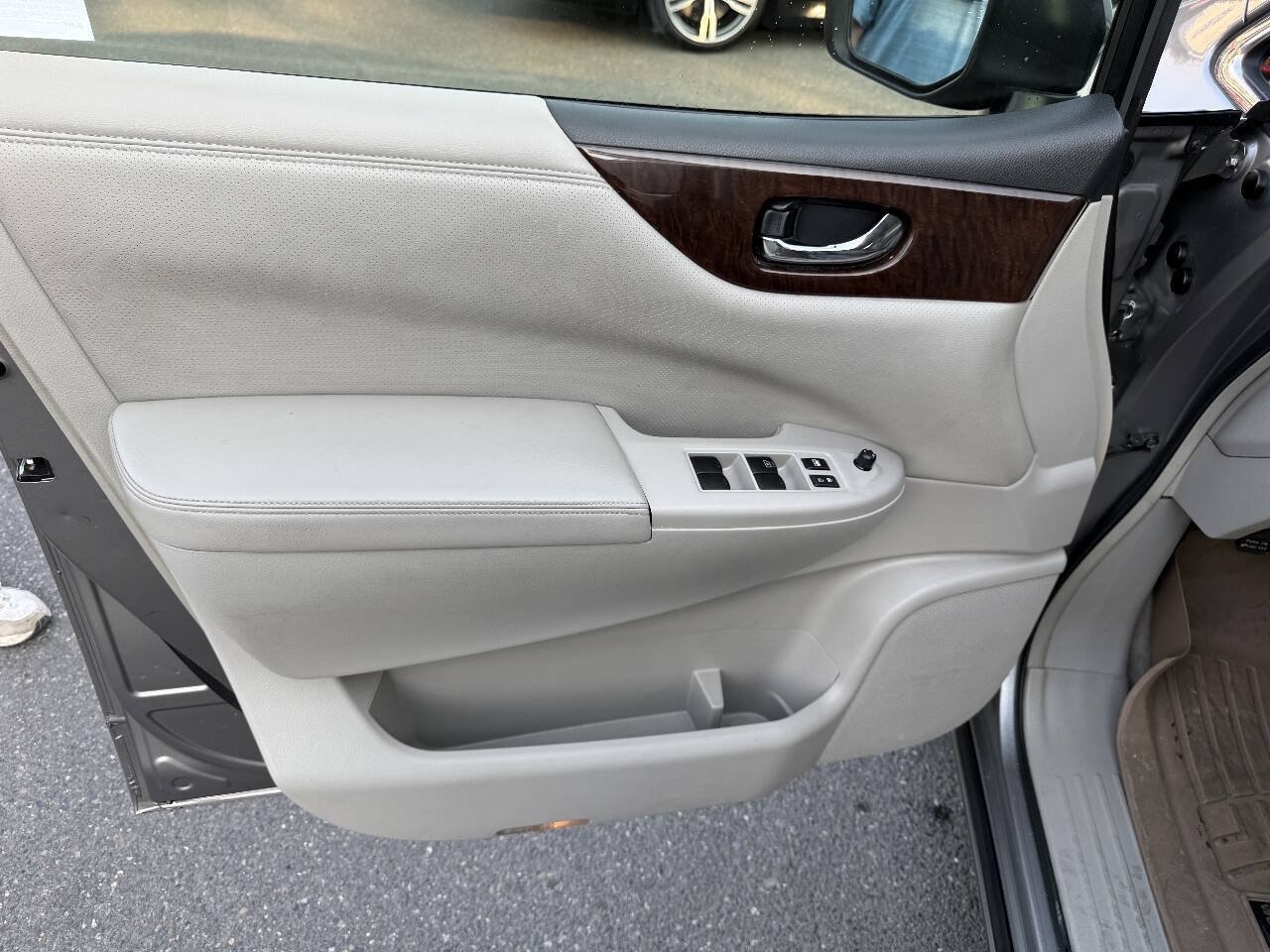 Used 2012 Nissan Quest S FWD image 11