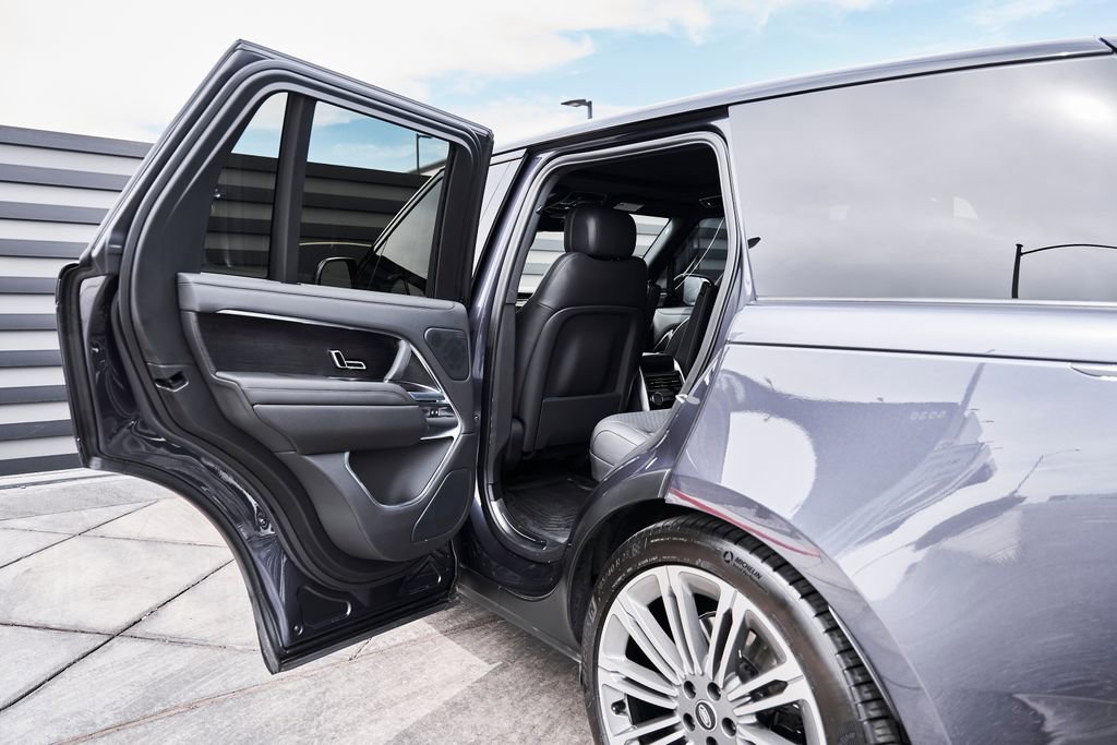 Used 2025 Land Rover Range Rover SE AWD/4WD image 26