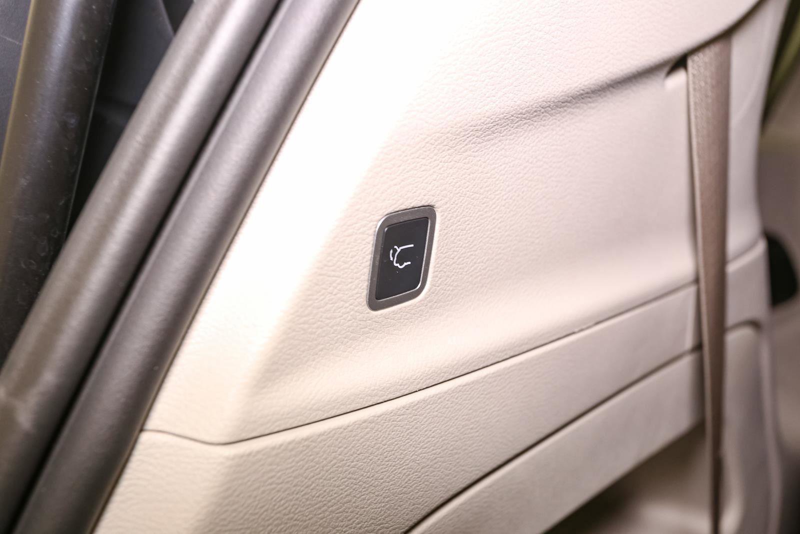 Used 2022 Chrysler Pacifica Touring-L image 13