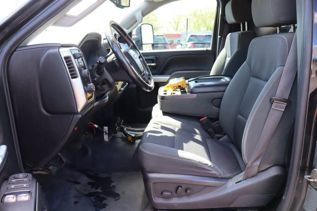 Used 2015 Chevrolet Silverado 3500 LT w/ LT Convenience Package AWD/4WD image 4