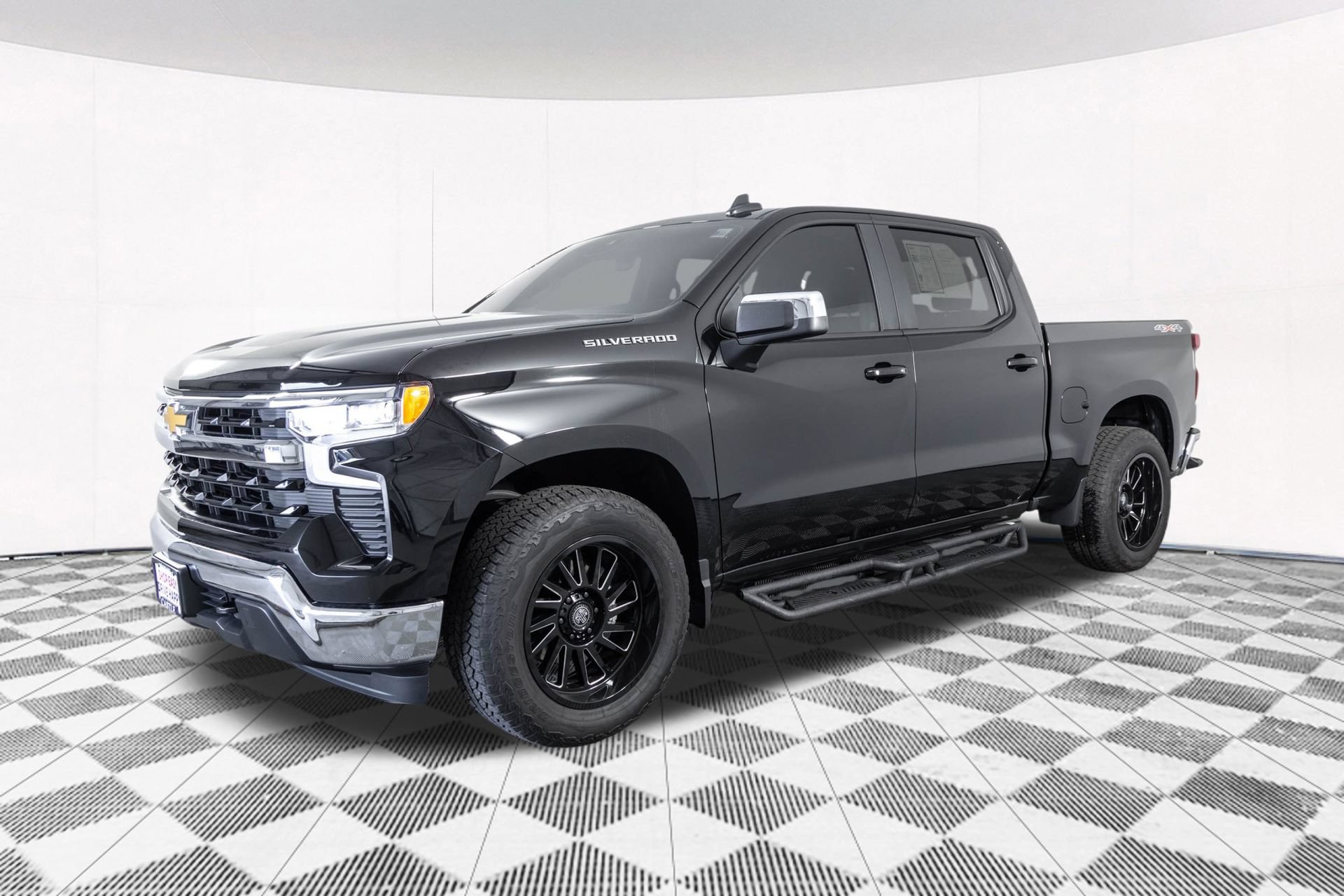 Used 2024 Chevrolet Silverado 1500 LT AWD/4WD image 14