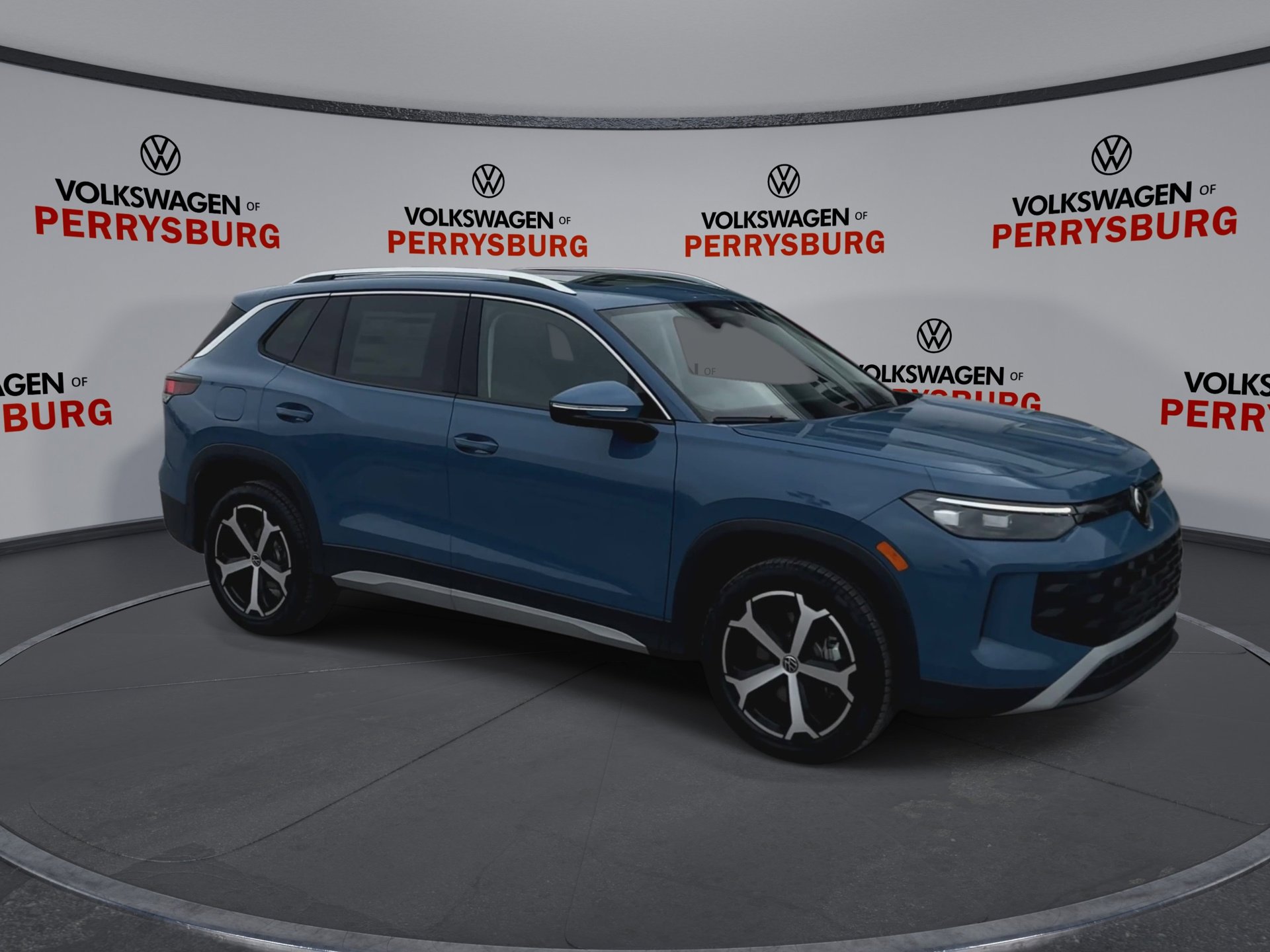 New 2026 Volkswagen Tiguan SE image 2