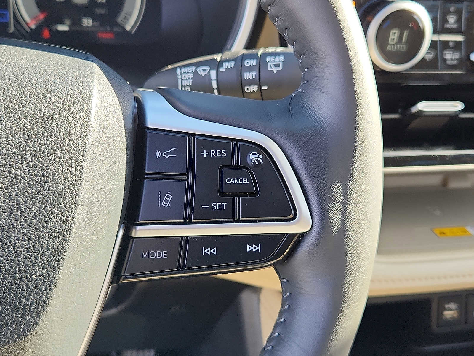 Used 2024 Toyota Highlander Limited image 21