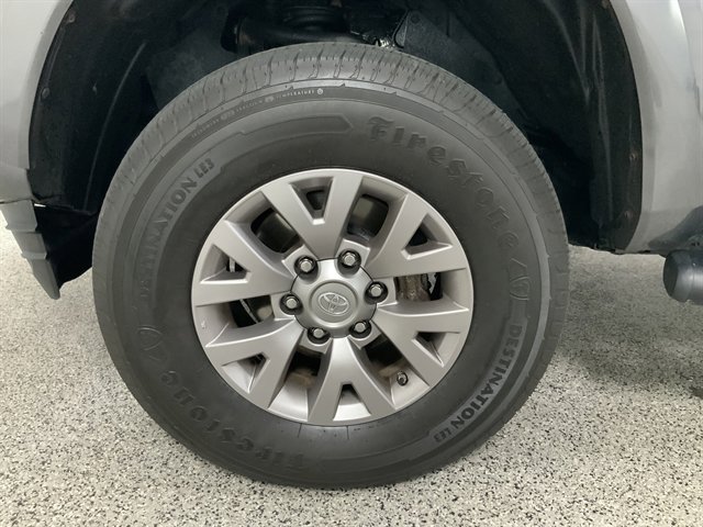 Used 2018 Toyota Tacoma SR5 AWD/4WD image 9
