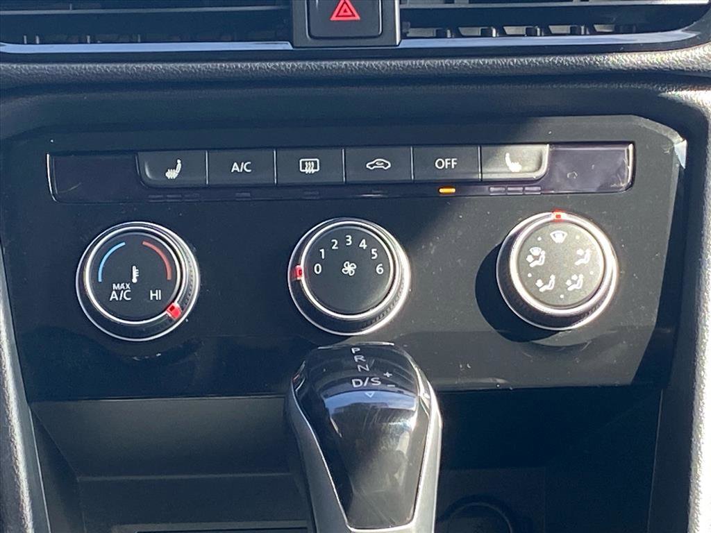 Certified 2023 Volkswagen Taos SE w/ Black Wheel Package image 10