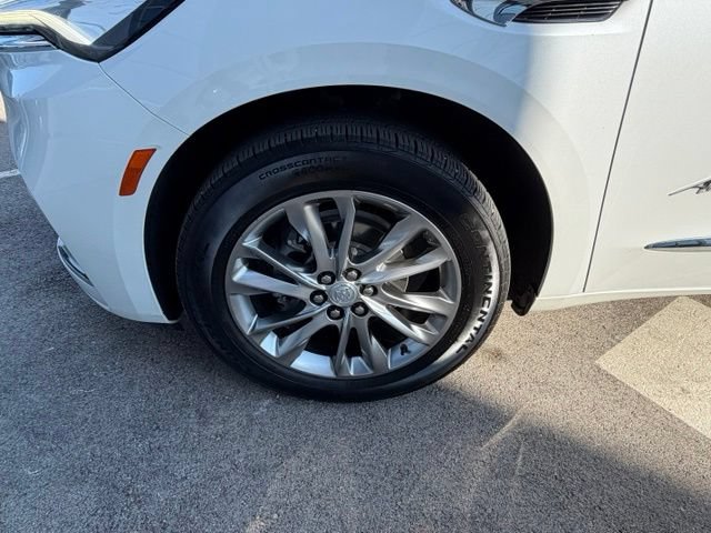 Used 2022 Buick Enclave Avenir w/ Avenir Technology Package FWD image 32