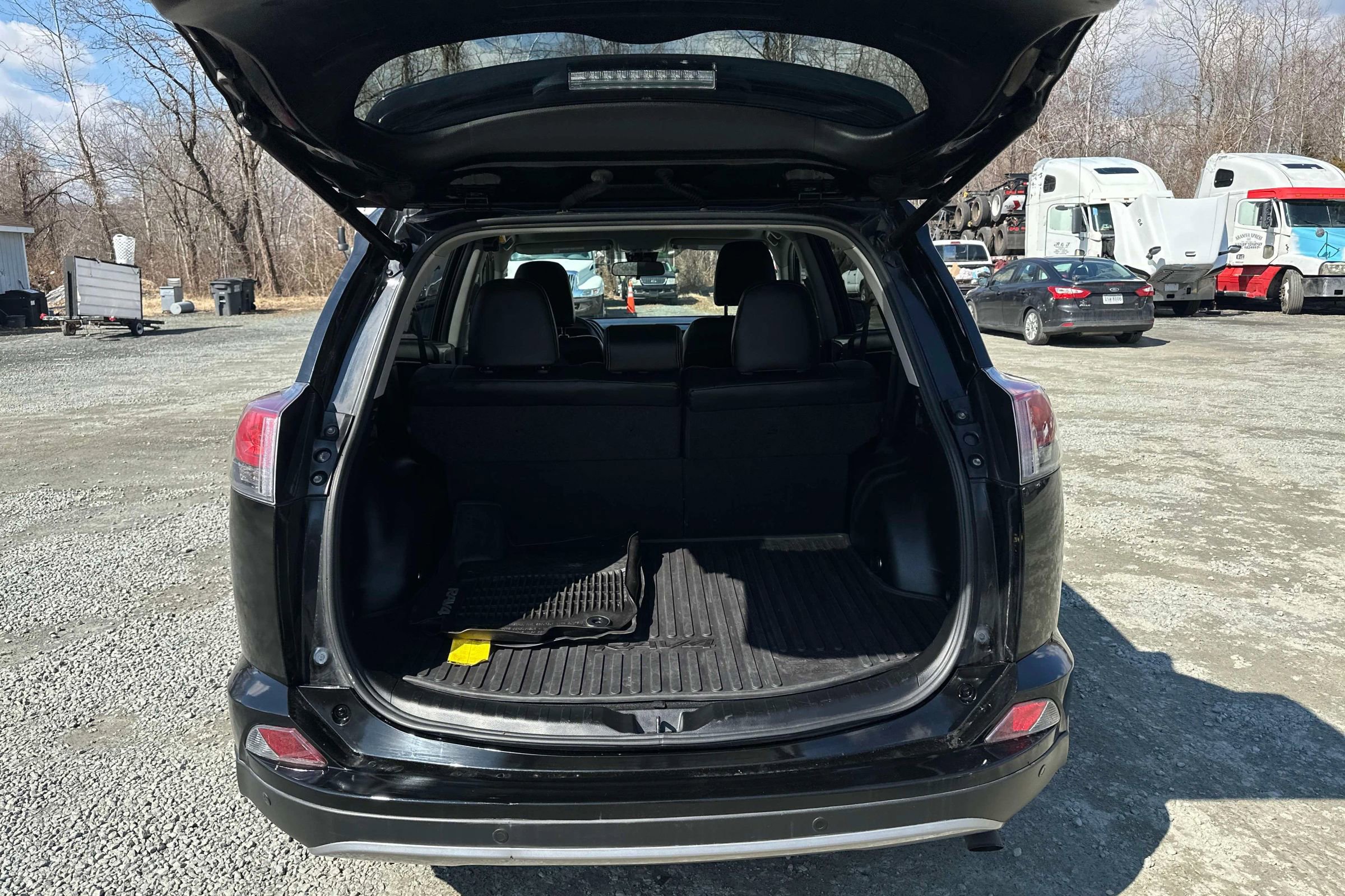 Used 2018 Toyota RAV4 XLE image 11